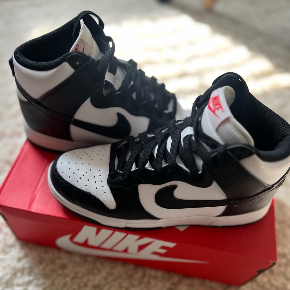 Nike Panda Dunks like new . Womens 7.5 men’s 6